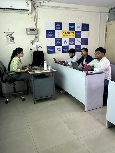 Download Learn Digital Marketing in Kanpur with Expert-Led Practical Classes at NDMIT 