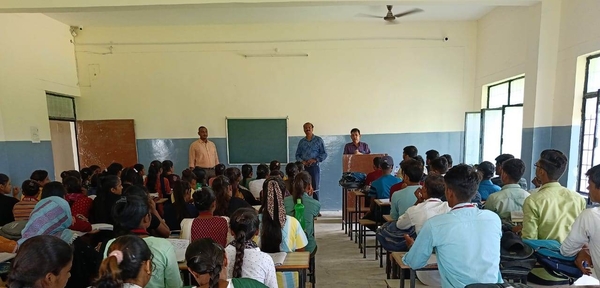Download Good LLB College in Fatehpur – Mahatma Law College